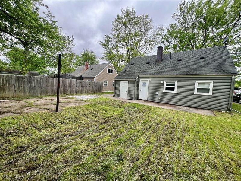 633 Blossom Drive, Lorain, OH 44052 Photo 20
