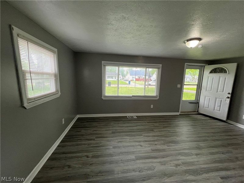 633 Blossom Drive, Lorain, OH 44052 Photo 3