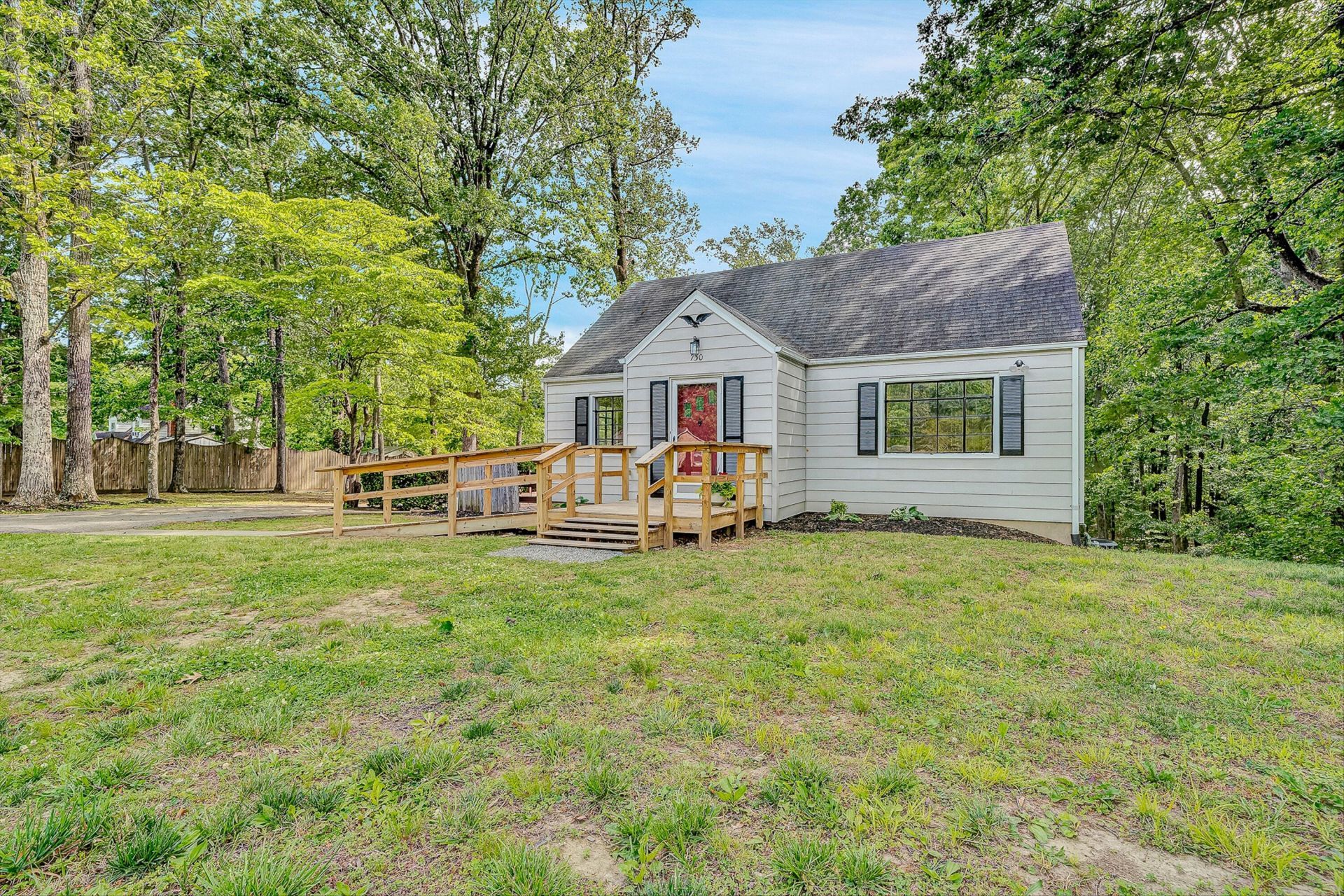 730 Texas Hollow Rd, Salem, VA 24153 Main Photo