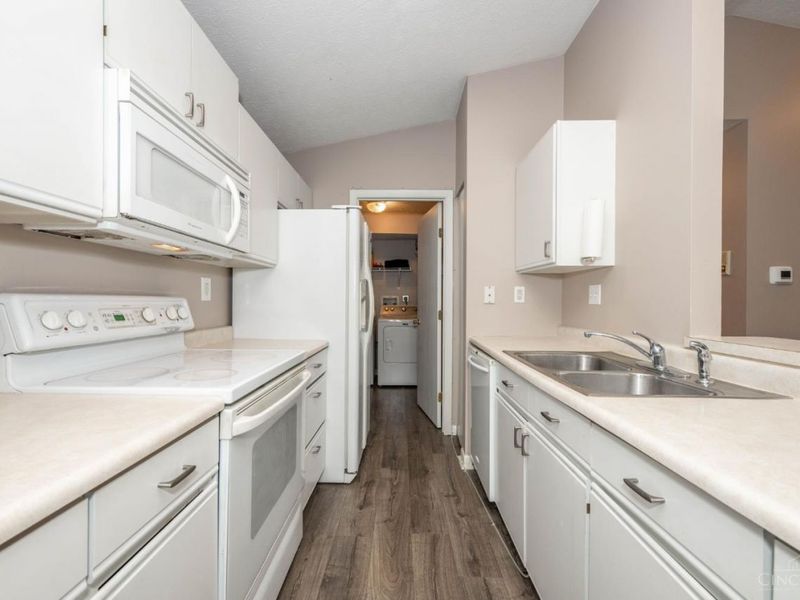 5984 Meadowcreek Drive, Unit 9, Miami Twp, OH 45150 Photo 10
