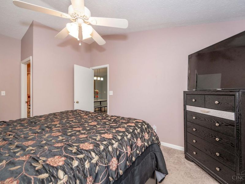 5984 Meadowcreek Drive, Unit 9, Miami Twp, OH 45150 Photo 13