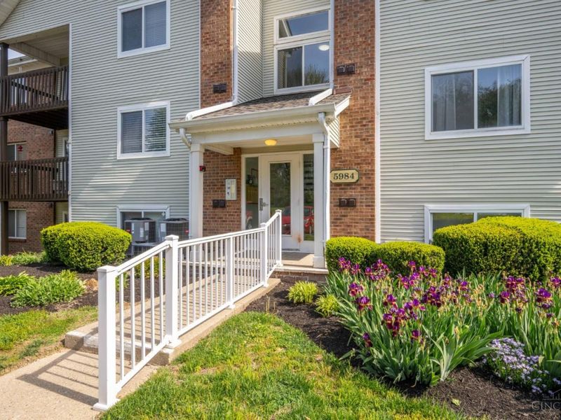 5984 Meadowcreek Drive, Unit 9, Miami Twp, OH 45150 Photo 2