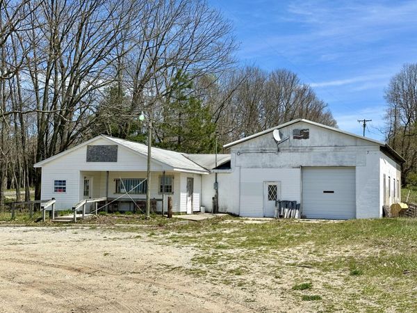 6390 N Comstock Avenue, Hesperia, MI 49421