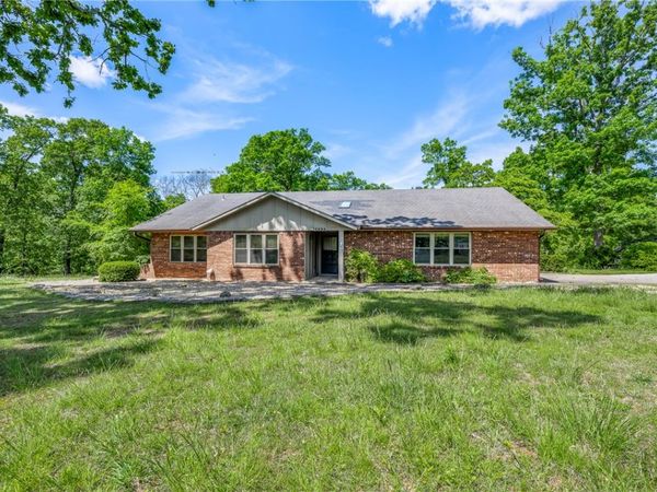 11683 Oak Hills Drive, Bentonville, AR 72712