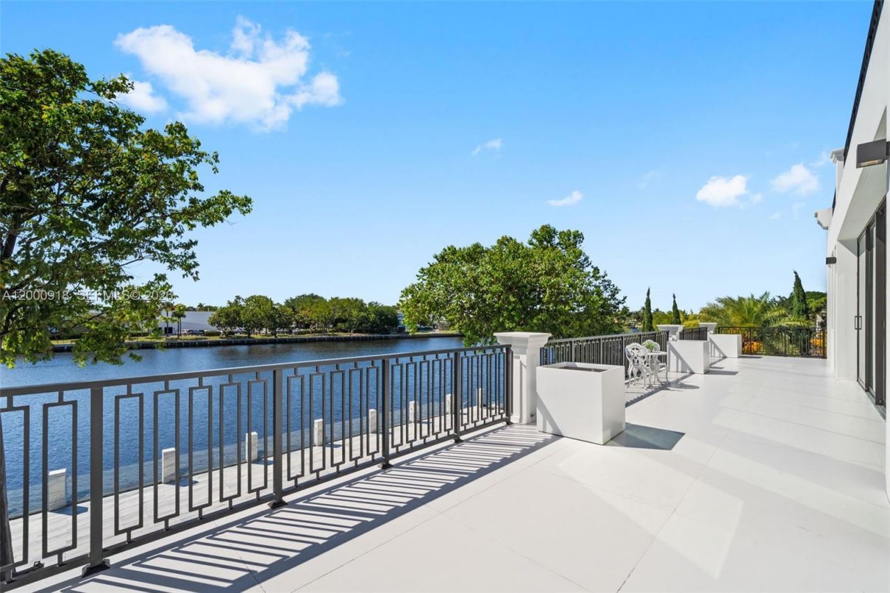 1239 Middle River Dr , Fort Lauderdale, FL 33304 Photo