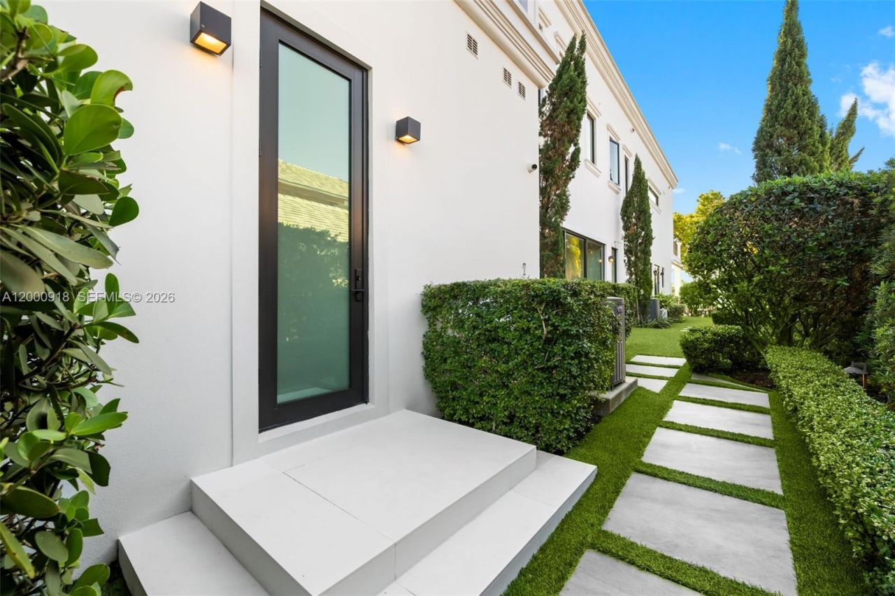 1239 Middle River Dr , Fort Lauderdale, FL 33304 Photo