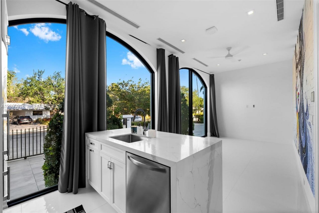 1239 Middle River Dr , Fort Lauderdale, FL 33304 Photo