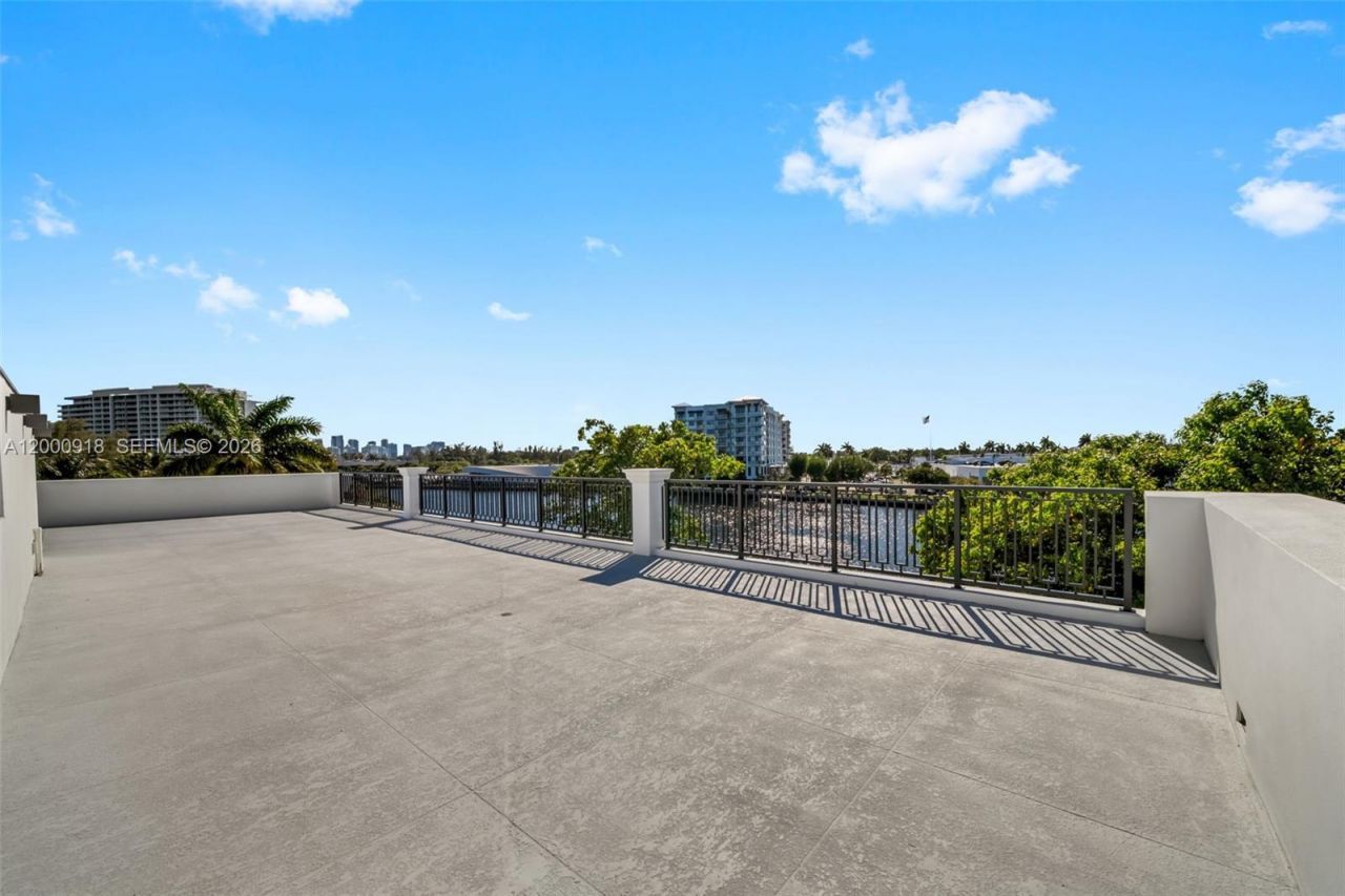 1239 Middle River Dr , Fort Lauderdale, FL 33304 Photo