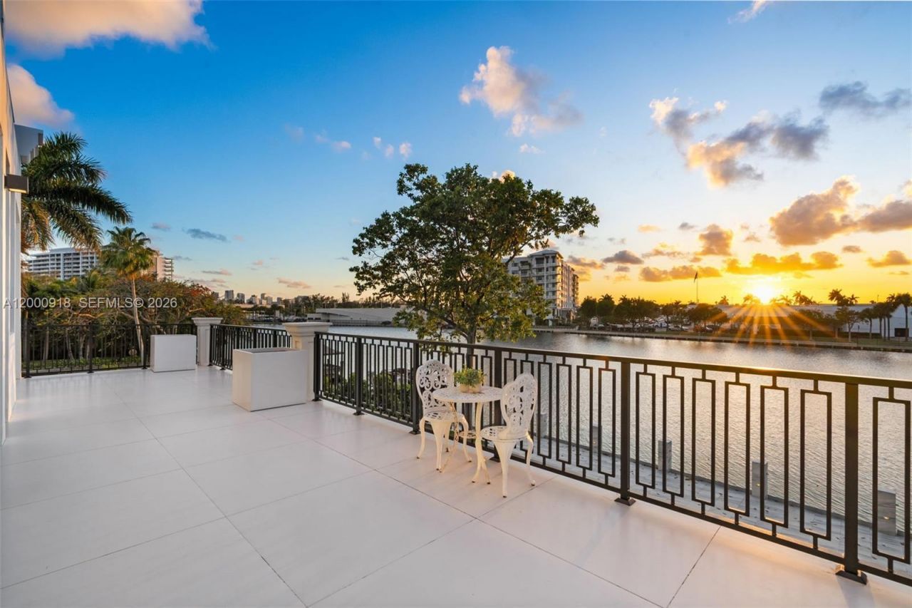 1239 Middle River Dr , Fort Lauderdale, FL 33304 Photo