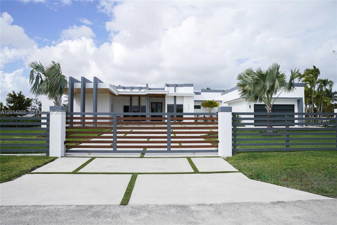 13231 SW 220 St , Miami, FL 33170 Photo