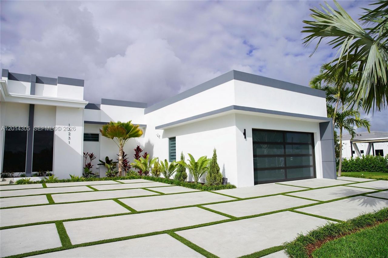 13231 SW 220 St , Miami, FL 33170 Photo