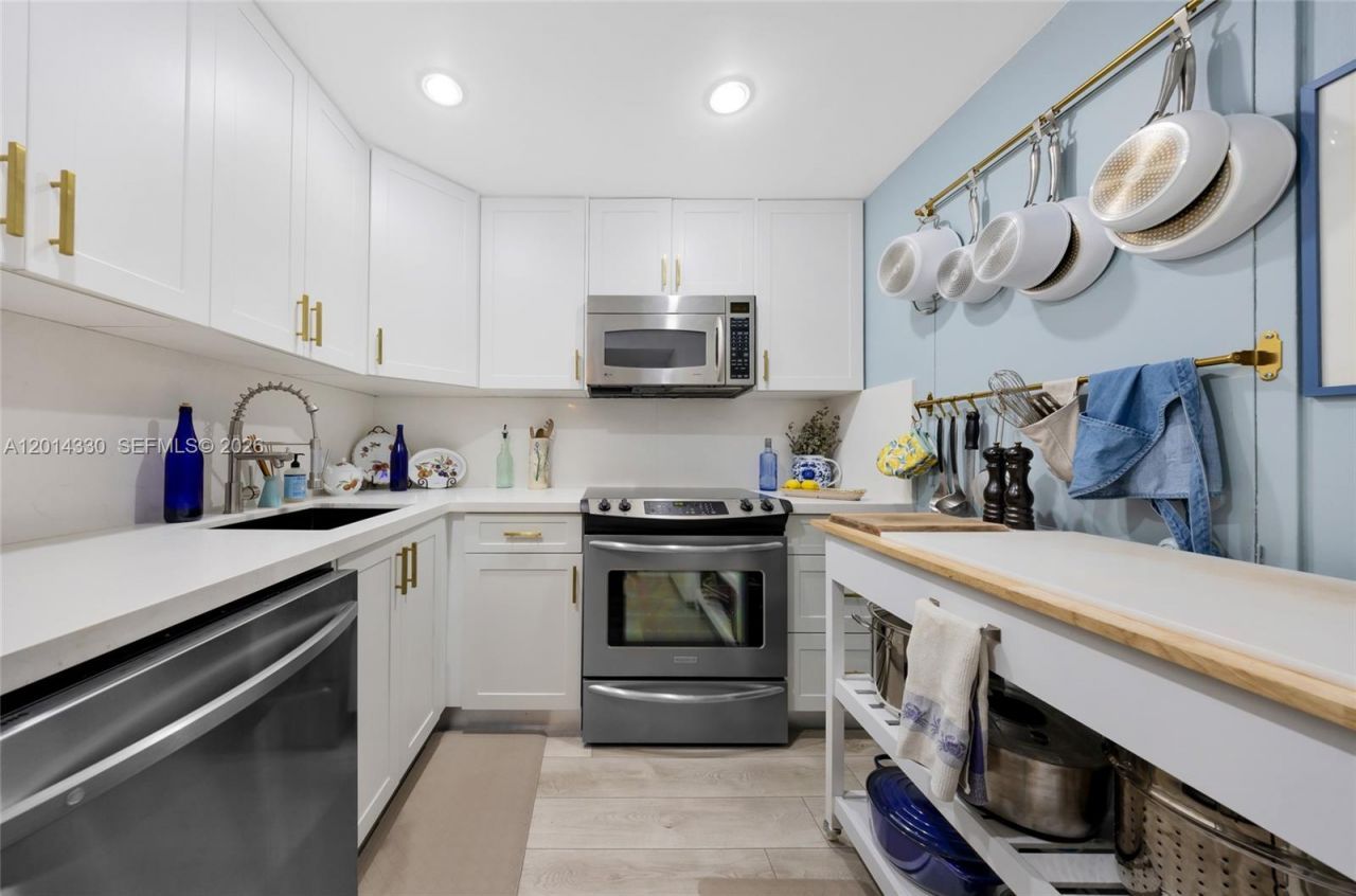 800 West Ave, Unit 338, Miami Beach, FL 33139 Photo