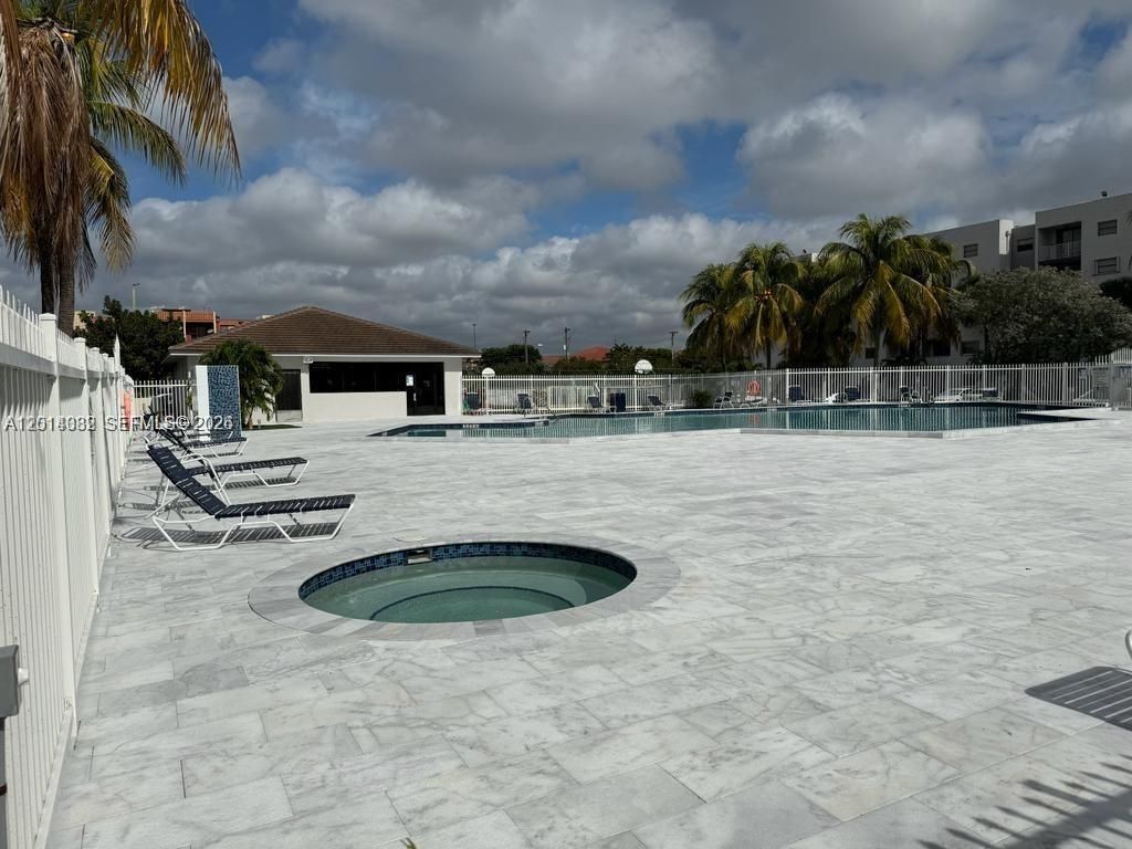 8185 NW 7th St, Unit 205, Miami, FL 33126 Photo