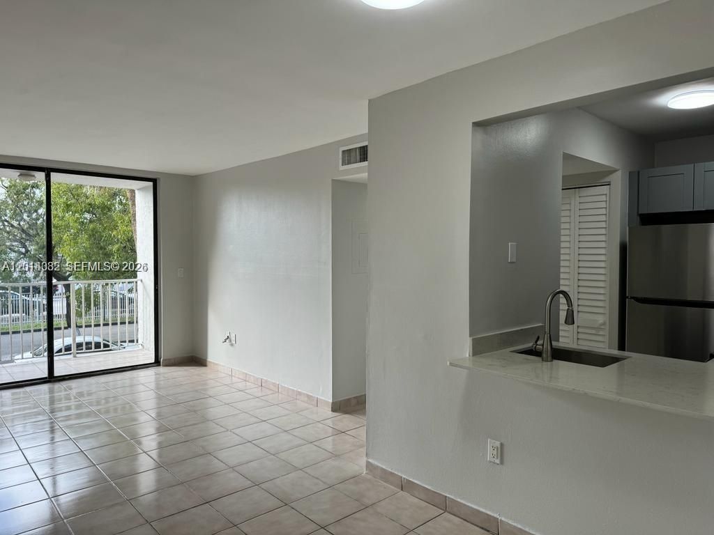 8185 NW 7th St, Unit 205, Miami, FL 33126 Photo