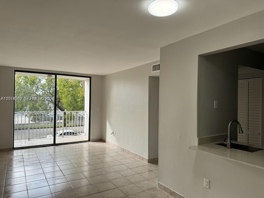 8185 NW 7th St, Unit 205, Miami, FL 33126 Photo