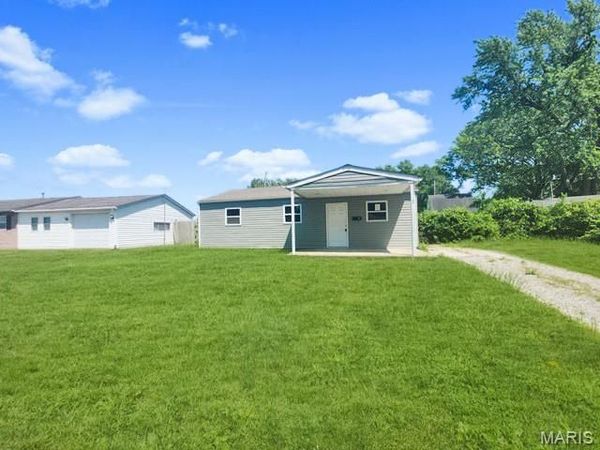 2 Saint Luke Court , Cahokia, IL 62206