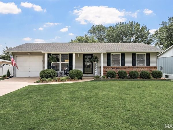 6 Cricklewood Lane, St Peters, MO 63376