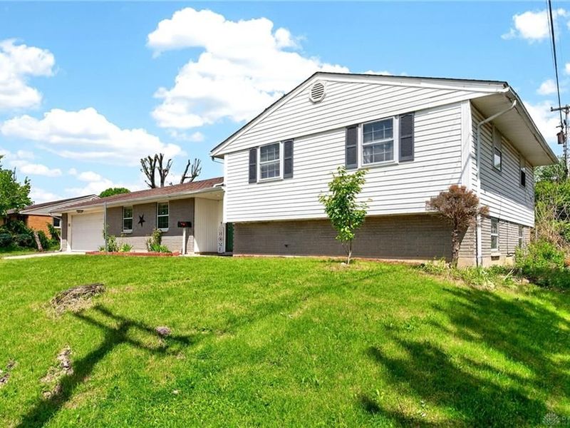 6608 Stranwood Drive, Englewood, OH 45322 Photo 2