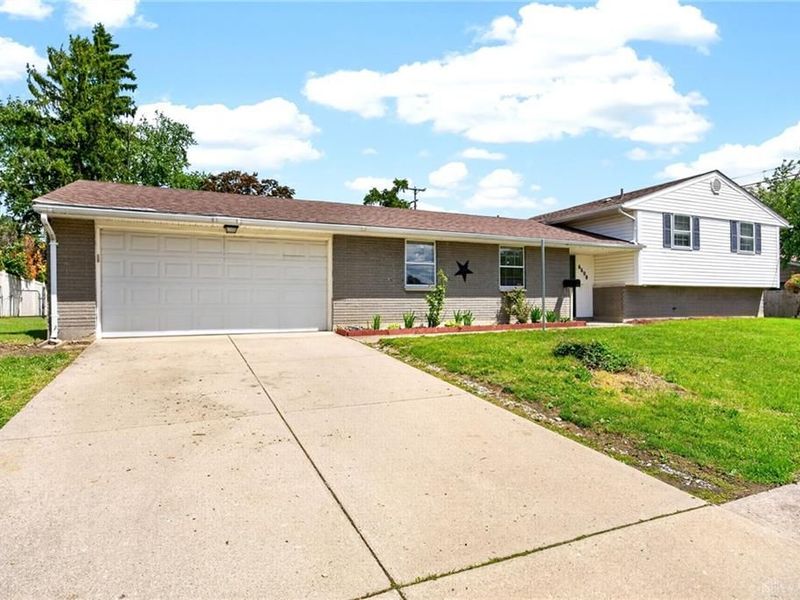 6608 Stranwood Drive, Englewood, OH 45322 Photo 3