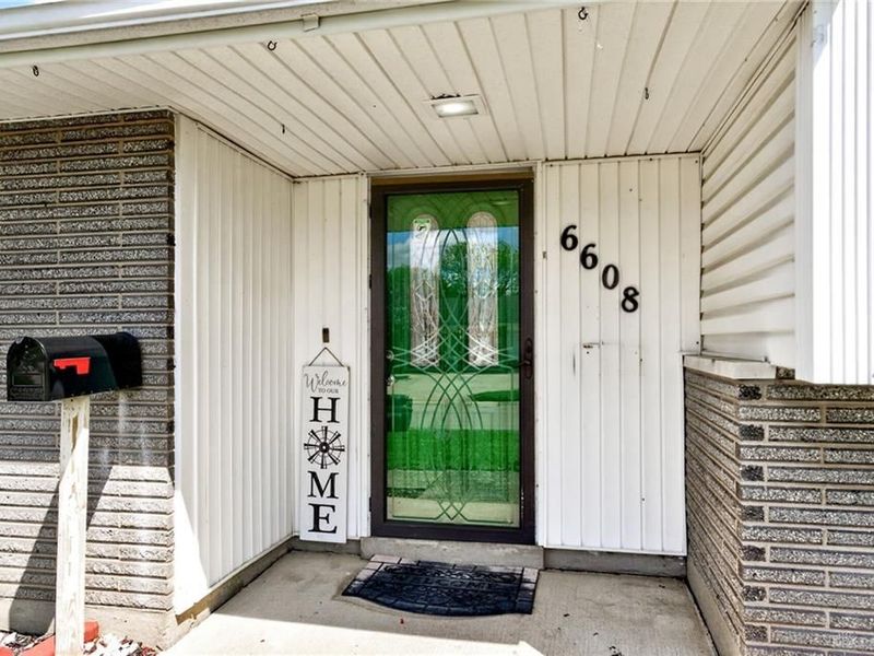 6608 Stranwood Drive, Englewood, OH 45322 Photo 4