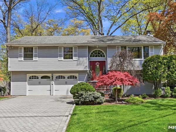 27 Pennsylvania Avenue, MONTVALE, NJ 07645