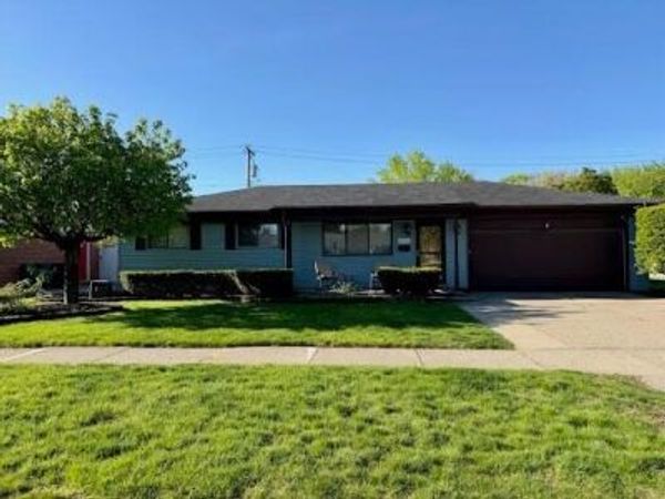 6506 Chirrewa Street, Westland, MI 48185