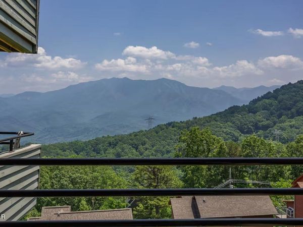 1260 Ski View Drive, Gatlinburg, TN 37738