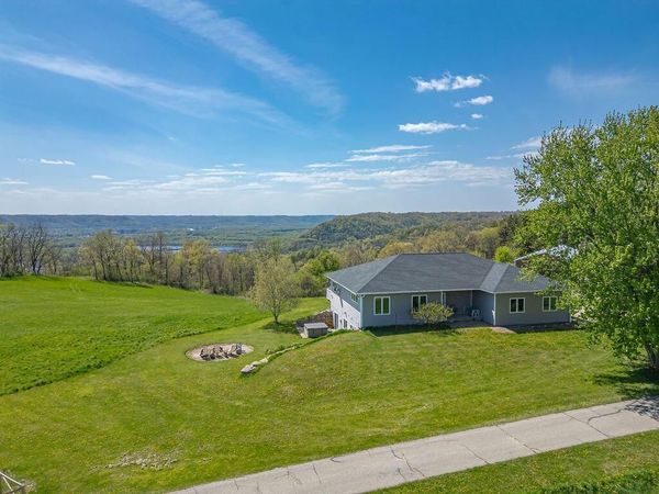 S3565 Rooster Ridge LANE, Fountain City, WI 54629