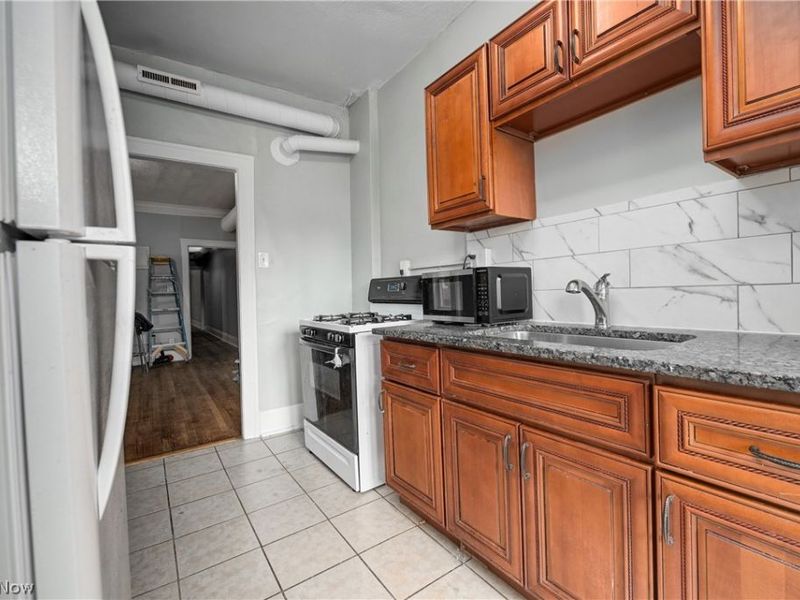 14120 Superior Road, Cleveland, OH 44118 Photo 24
