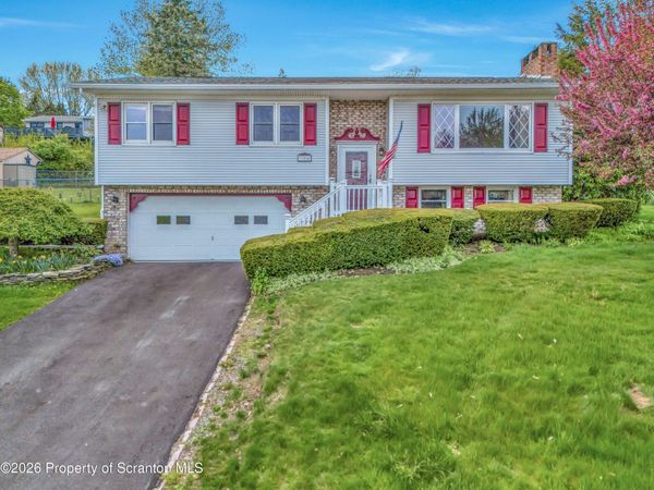304 Carnation Drive, Clarks Summit, PA 18411