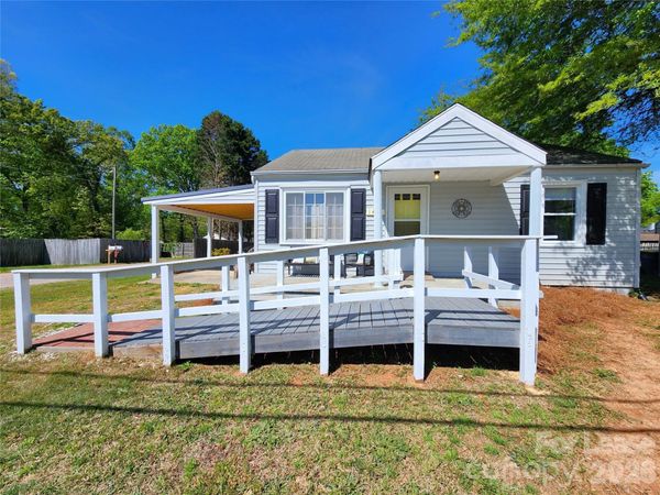 1421 Midlake Road , Kannapolis, NC 28083
