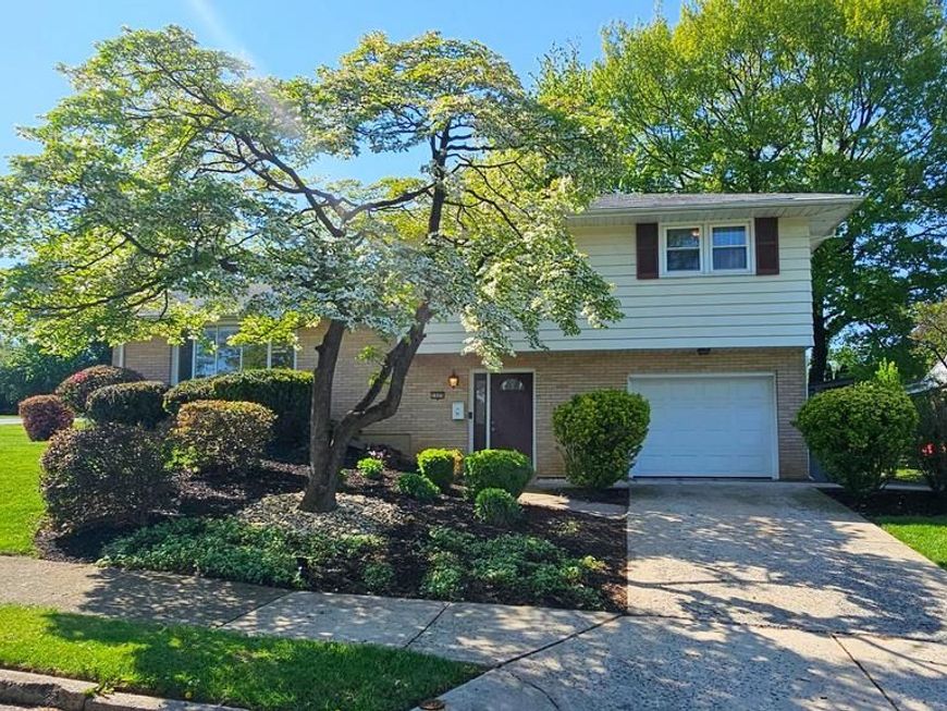 1605 Lois Lane, Bethlehem, PA 18018 Main Photo