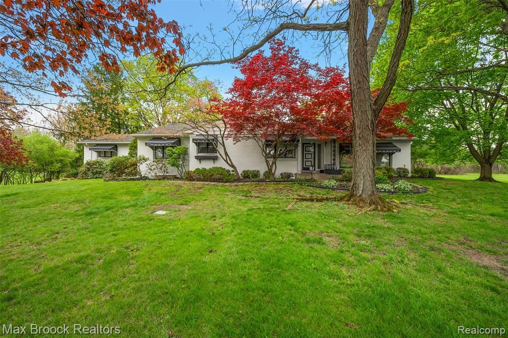 30400 Woodhaven Lane, Beverly Hills Vlg, MI 48025 Main Photo