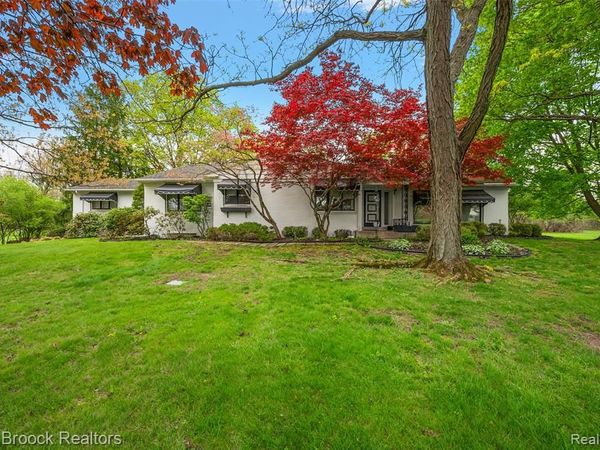 30400 Woodhaven Lane, Beverly Hills Vlg, MI 48025