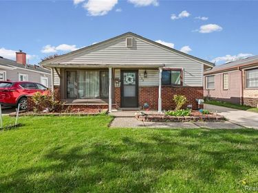 8153 Dale, Center Line, MI 48015