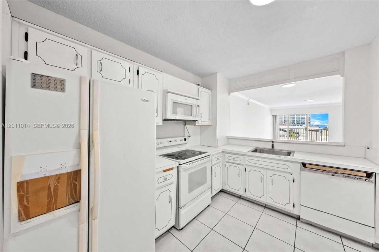 6855 Abbott Ave, Unit 801, Miami Beach, FL 33141 Photo