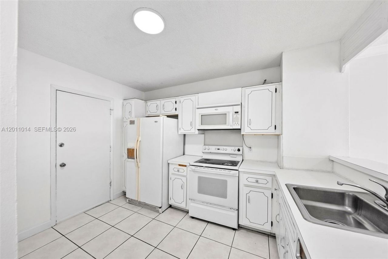 6855 Abbott Ave, Unit 801, Miami Beach, FL 33141 Photo