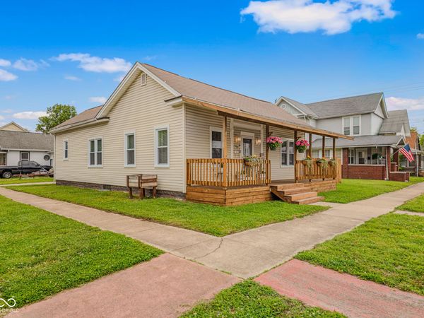 906 Sycamore Street, Columbus, IN 47201