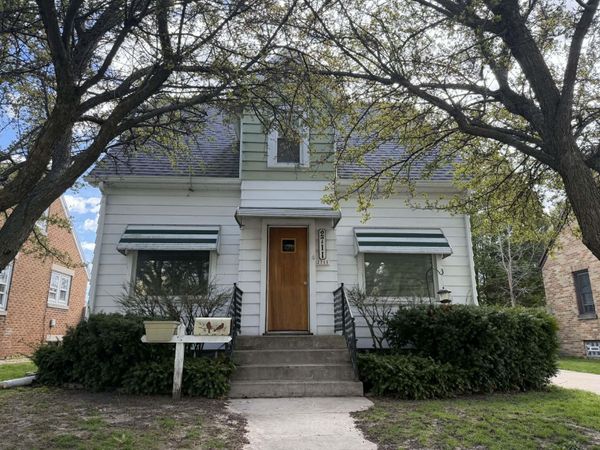 2711 S 8th St, Sheboygan, WI 53081