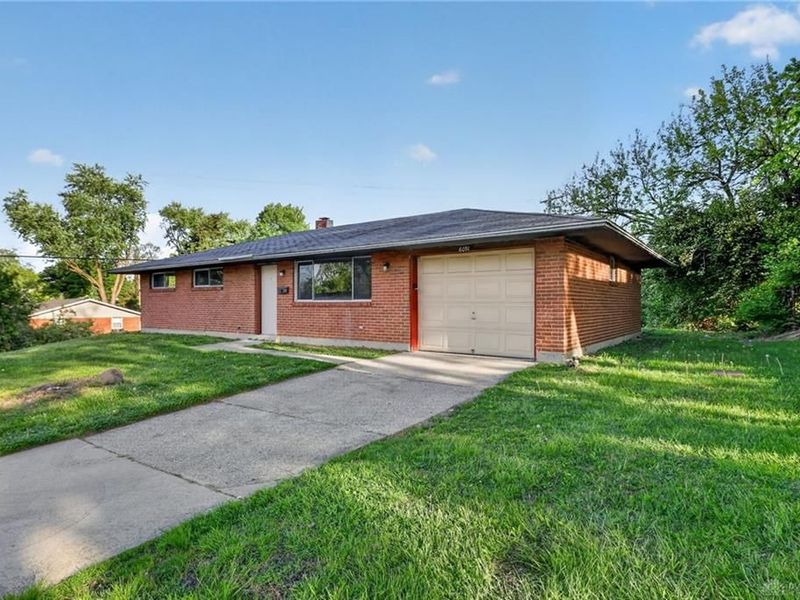 6051 Longford Road, Huber Heights, OH 45424 Photo 2