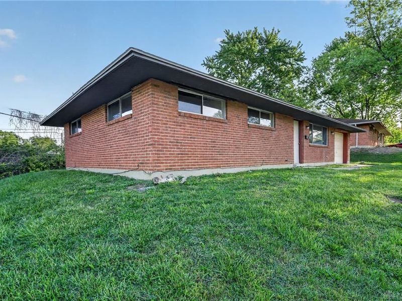 6051 Longford Road, Huber Heights, OH 45424 Photo 4
