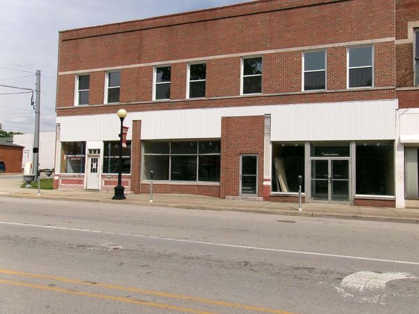 19 S Washington Street, Bloomfield, IN 47424