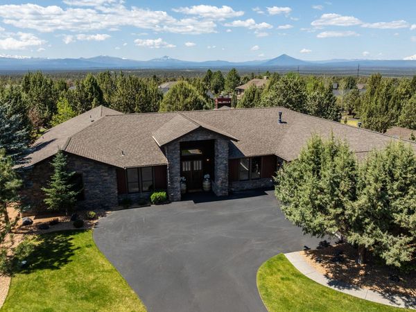 1144 Highland View Loop, Redmond, OR 97756
