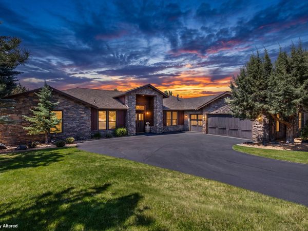 1144 Highland View Loop, Redmond, OR 97756