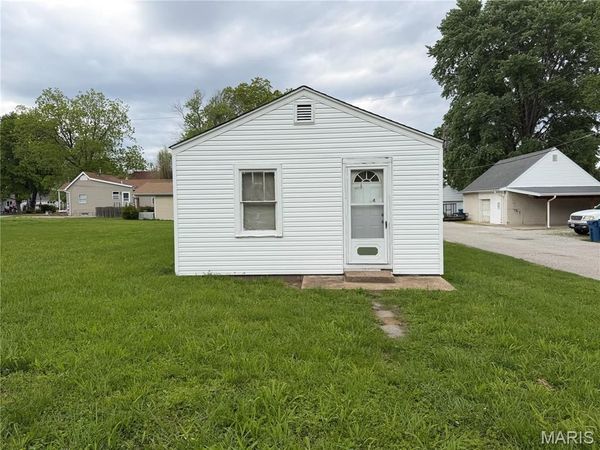 430 Tecumseh Street , St Charles, MO 63301