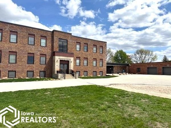 1906 90th Avenue, Algona, IA 50511