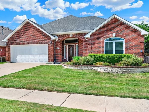 409 Jennifer Lane, Arlington, TX 76002