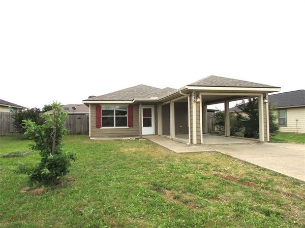 319 Candlewood Circle, Gainesville, TX 76240