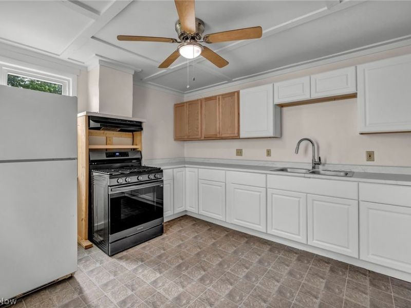 1023 W Washington Avenue, Lorain, OH 44052 Photo 13