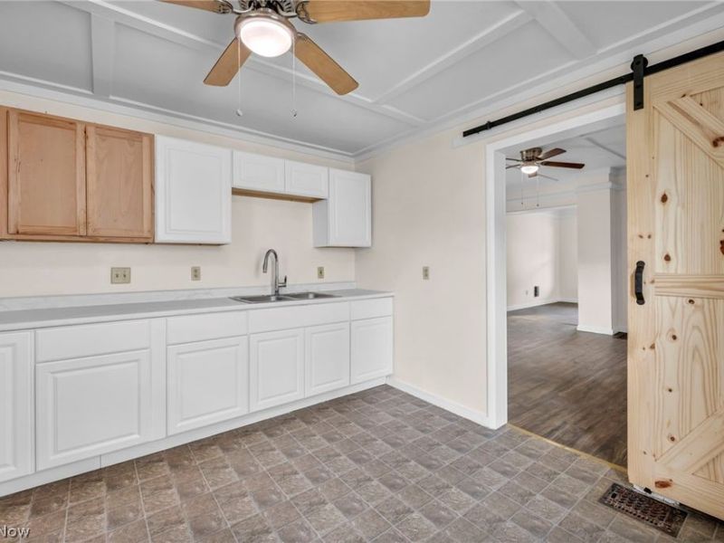 1023 W Washington Avenue, Lorain, OH 44052 Photo 16